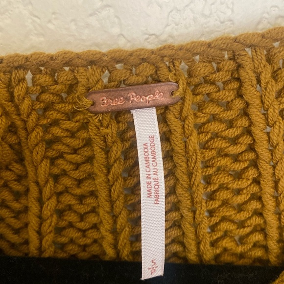 Free People Knit Cropped Pullover Sweater
Small - Picture 6 of 6